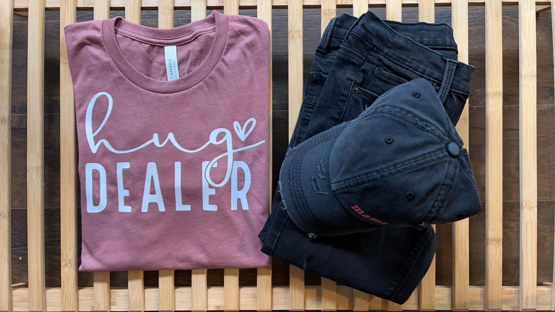 Hug Dealer | Mom Life | T-Shirt