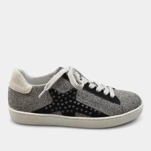 LOLA CRUZ SNEAKER IN SILVER WITH STAR DETAIL